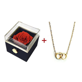 La collana con doppio cuore inciso "Eterno e unico" di GLWAVE scatola di rose eterne